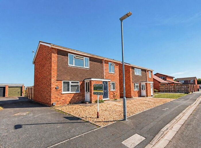 2 Bedroom Flat For Sale In Coleridge Gardens, Burnham-On-Sea, TA8