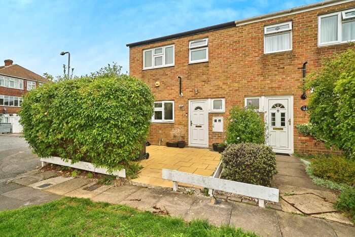 4 Bedroom End Of Terrace House For Sale In Pershore Close, Gants Hill, IG2