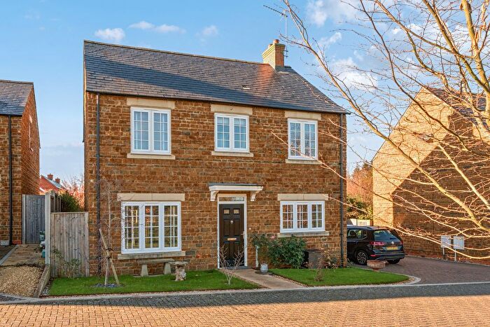 3 Bedroom Detached House For Sale In Henge Close, Adderbury, OX17