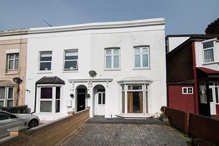 2 Bedroom Flat To Rent In Church Road, London, E10