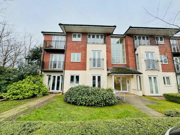 2 Bedroom Flat To Rent In Haslucks Green Road, Shirley, Solihull, B90