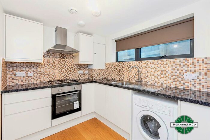 2 Bedroom Flat To Rent In Cameron Road, Ilford, IG3