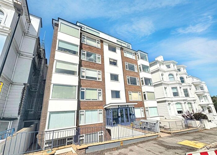 2 Bedroom Flat For Sale In South Cliff, Eastbourne, BN20