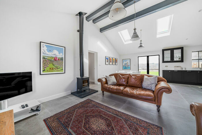 3 Bedroom Barn Conversion To Rent In Nash Lane, Keston, BR2