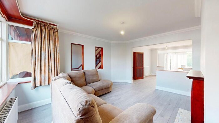 3 Bedroom Semi-Detached House To Rent In Waddon Road, Croydon, CR0