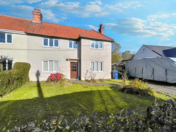3 Bedroom Semi-Detached House For Sale In The Crescent, Cleadon, Sunderland, Tyne And Wear, SR6