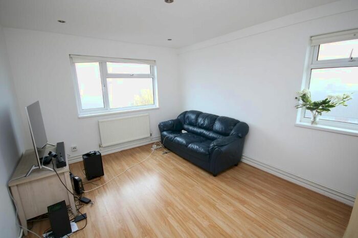 1 Bedroom Flat To Rent In Vega Road, Bushey, Herts, WD23