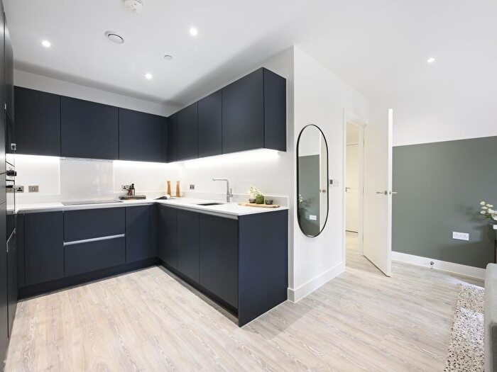 1 Bedroom Flat For Sale In Civic Street, Hounslow, TW3