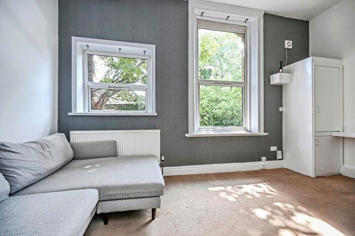1 Bedroom Flat To Rent In Livingston Avenue, L17