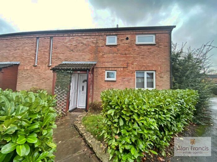 3 Bedroom End Of Terrace House To Rent In Shilling Close, Pennyland, Milton Keynes, MK15