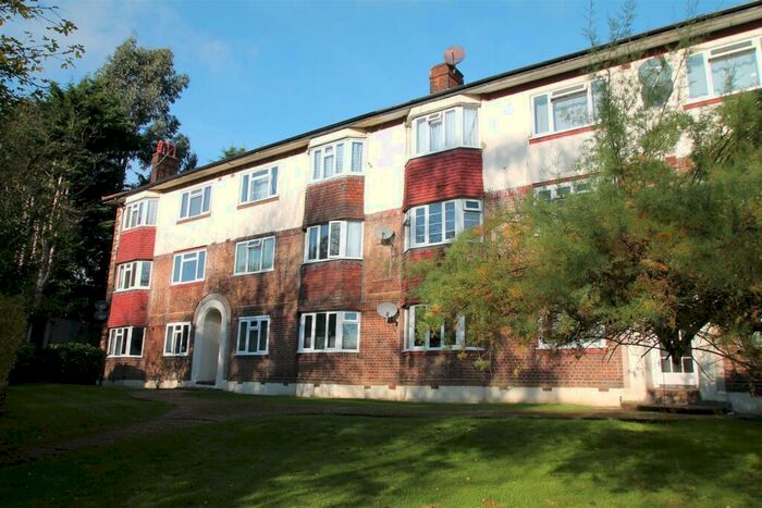2 Bedroom Flat To Rent In Hadley Hall, Lynwood Grove, London, N21