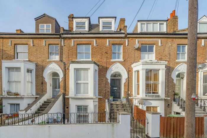 3 Bedroom Flat To Rent In Adelaide Grove, London, W12