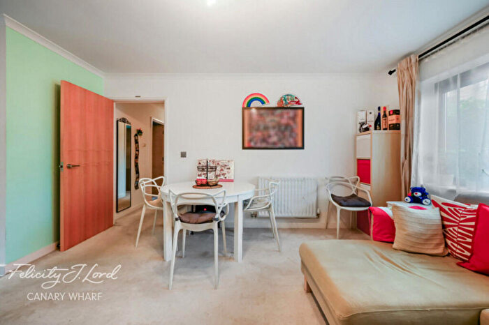 2 Bedroom Apartment For Sale In Hartington Road, London, E16