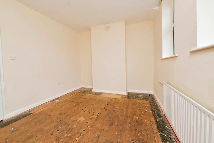 2 Bedroom Terraced House For Sale In Hampton Street, Northampton, NN1