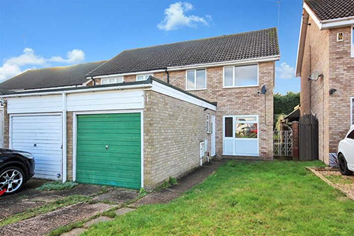 3 Bedroom Semi Detached House For Sale In The Banks, Wellingborough, NN9