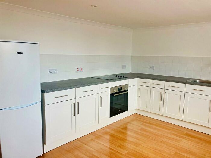 3 Bedroom Flat To Rent In Wrotham Road, Meopham, DA13