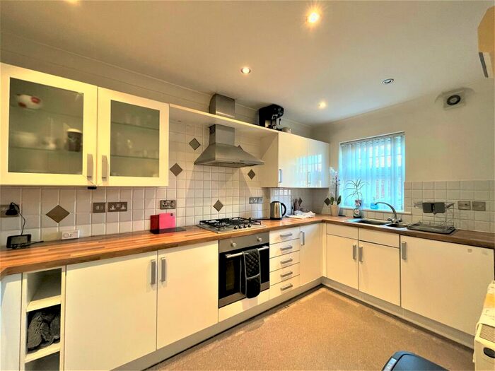 3 Bedroom House To Rent In Alphington Road, Exeter, EX2