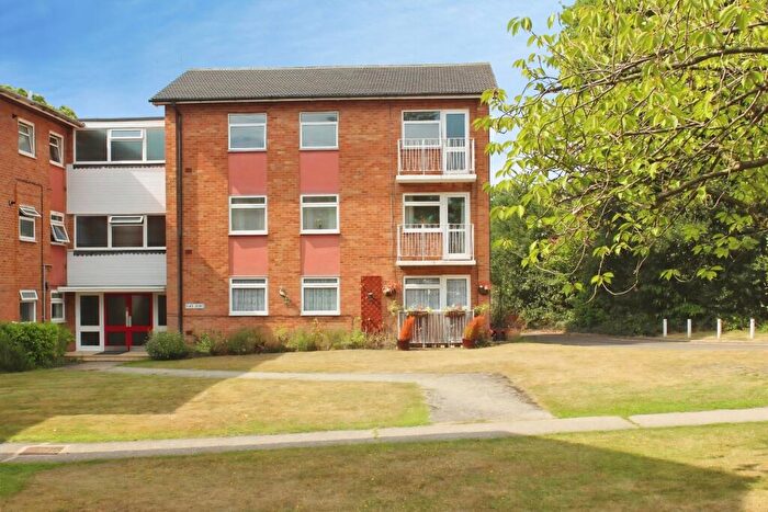 2 Bedroom Flat For Sale In Elleray Court, Ash Vale, Surrey, GU12