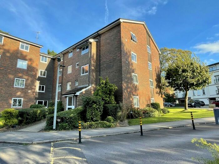 1 Bedroom Apartment To Rent In Littleton House, RH2