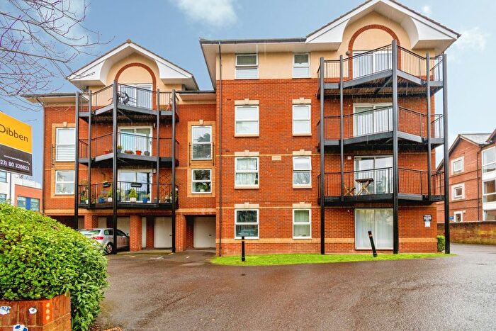 1 Bedroom Flat For Sale In Archers Road, Banister Park, Southampton, Hampshire, SO15