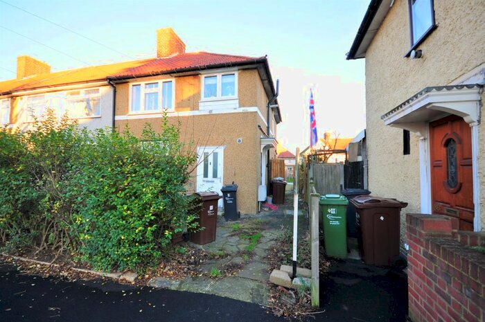 1 Bedroom Maisonette To Rent In Standfield Road, Dagenham RM10