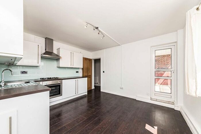 4 Bedroom Flat To Rent In Barclay Close, Cassidy Road, London, SW6