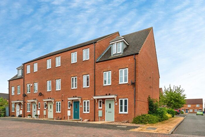 3 Bedroom End Of Terrace House For Sale In Robert Pearson Mews, Grimsby, Lincolnshire, DN32