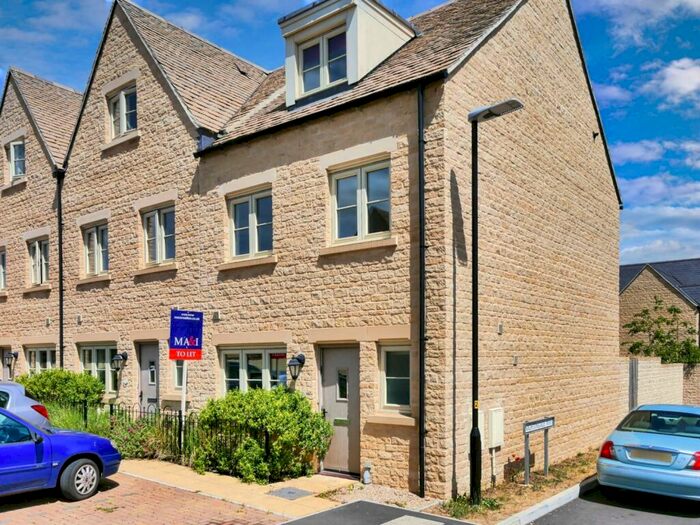 4 Bedroom Semi-Detached House To Rent In Nightingale Way, South Cerney, GL7