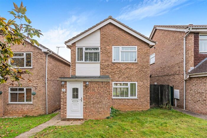 3 Bedroom Detached House For Sale In Kingfisher Drive, Banbury, OX16