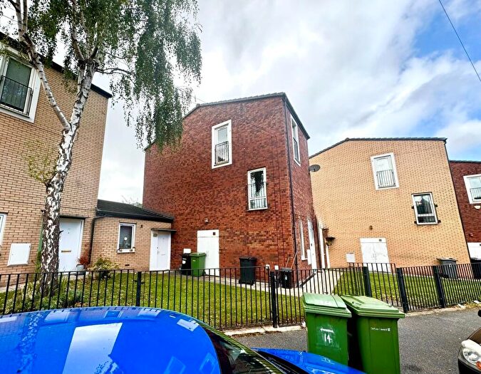 2 Bedroom Maisonette To Rent In Old Chester Road, Birkenhead, CH41