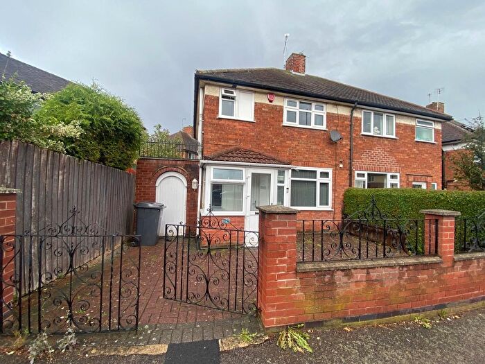 3 Bedroom Semi-Detached House For Sale In Averil Road, Leicester, LE5