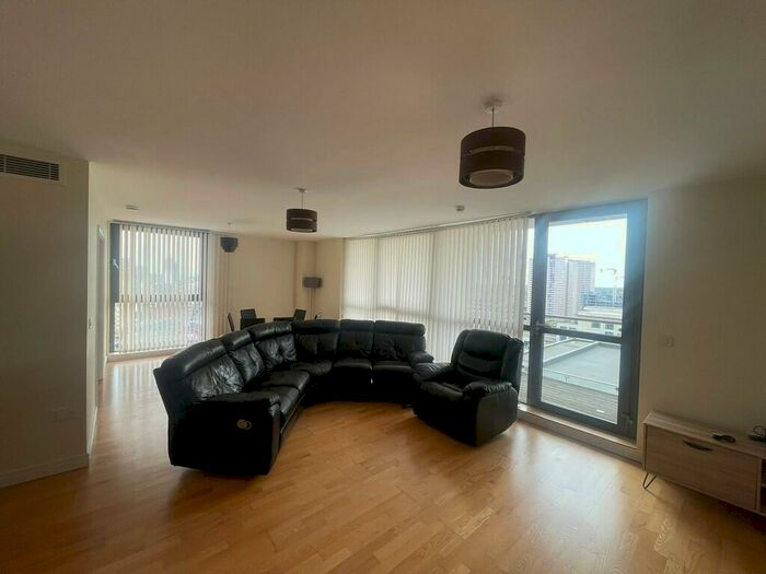 3 Bedroom Flat To Rent In Centenary Plaza, Holliday Street, Birmingham, B1