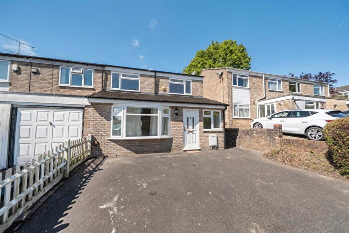 3 Bedroom Semi Detached House For Sale In Highbridge Close, Caversham, Reading, RG4