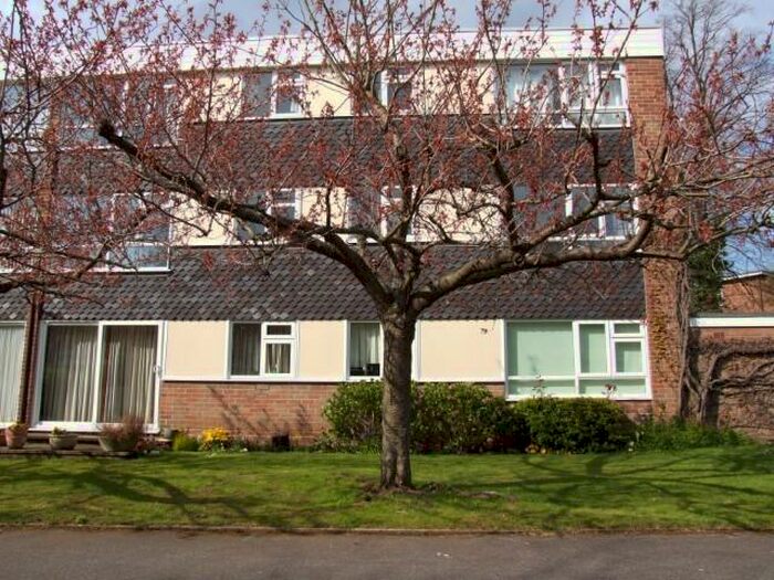 3 Bedroom Flat To Rent In Albany Gardens, Solihull, B91