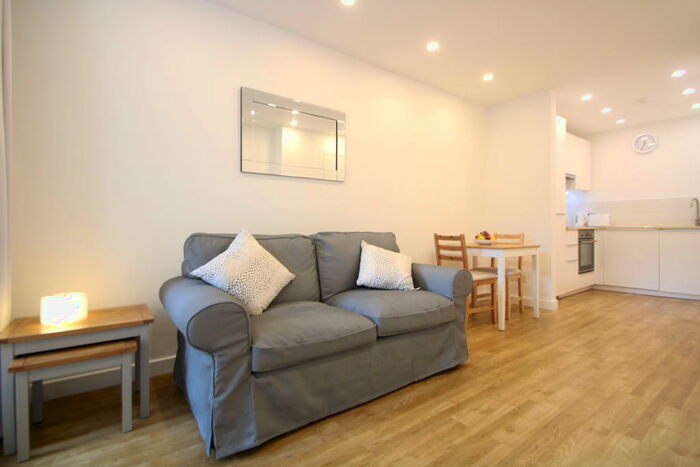 1 Bedroom Apartment To Rent In Ingram Street, Merchant City, G1