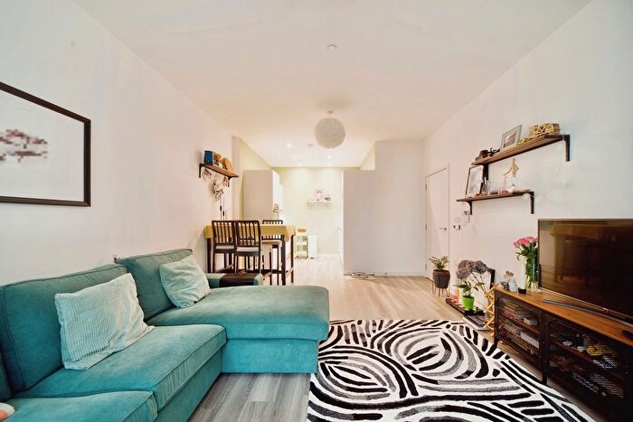 2 Bedroom Flat To Rent In Chamberlain Court, London, E13