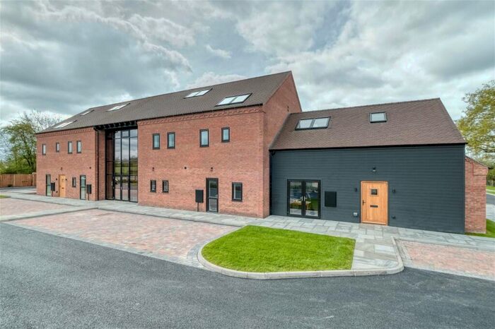 2 Bedroom Apartment For Sale In Lion & Lamb Barns, Droitwich Road, Bradley Green, B96