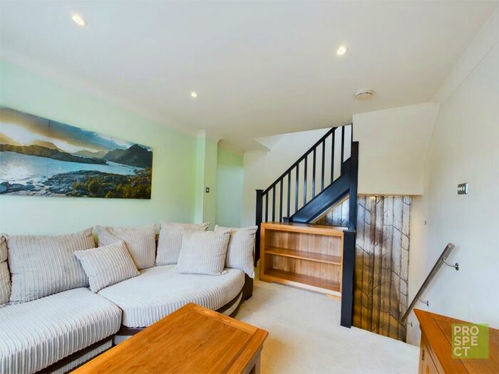 1 Bedroom Maisonette To Rent In Kingswood House, Shute End, Wokingham, Berkshire, RG40