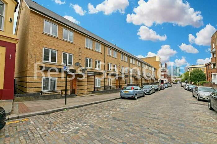 5 Bedroom Town House To Rent In Ferry Street, London, Isle Of Dogs, Canary Wharf, E14