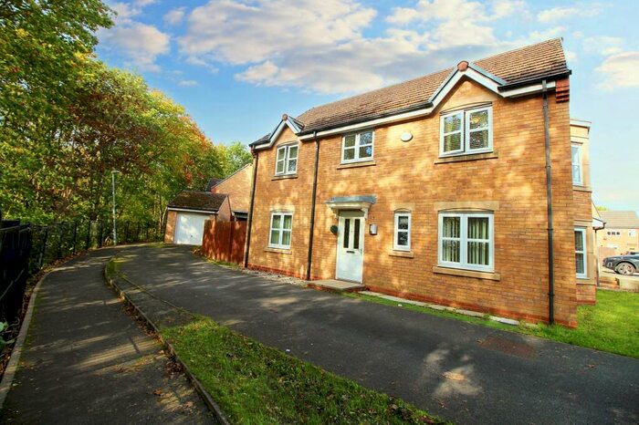 4 Bedroom Detached House To Rent In Blyton Lane, Salford, M7