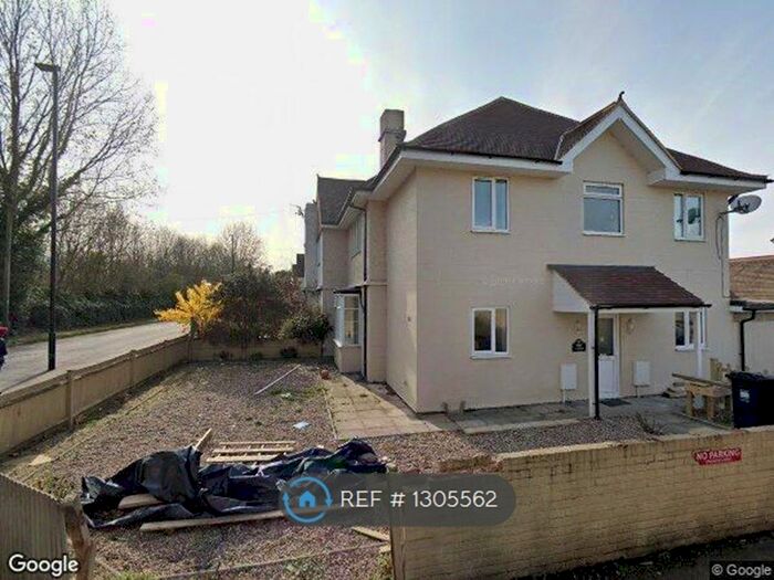 3 Bedroom Flat To Rent In . 121 Ashford Road, Feltham TW13