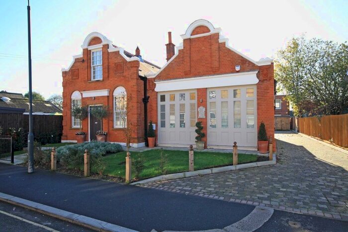 2 Bedroom Property To Rent In Windmill Road, Hampton Hill, Hampton, TW12