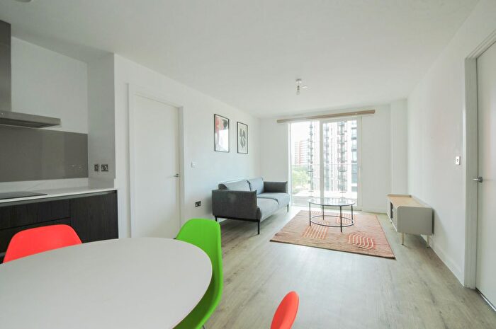 2 Bedroom Flat For Sale In Lockside Lane, Salford, M5