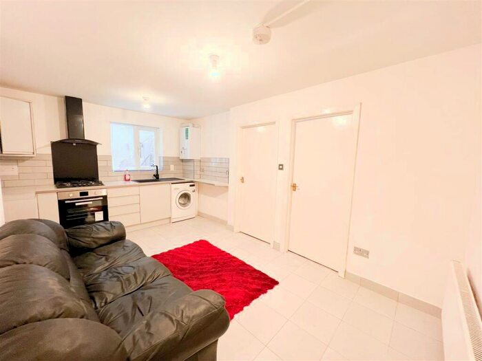 2 Bedroom Flat To Rent In London Road, Croydon, CR0