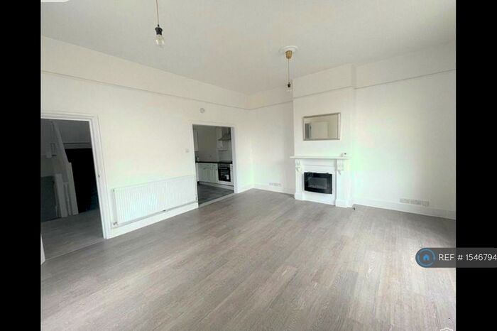 2 Bedroom Flat To Rent In Kent House Road, Beckenham, BR3