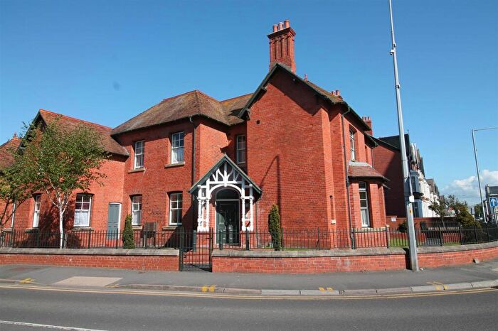 1 Bedroom Apartment To Rent In Russell Road, Clarence House, LL18