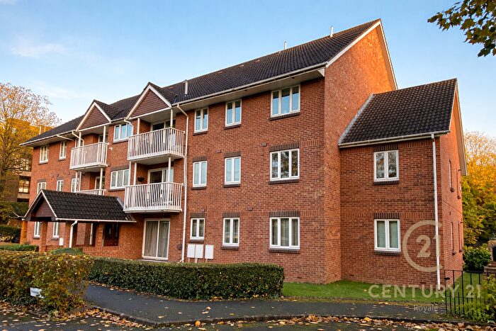 3 Bedroom Flat To Rent In Glenbuck Road, Surbiton, KT6