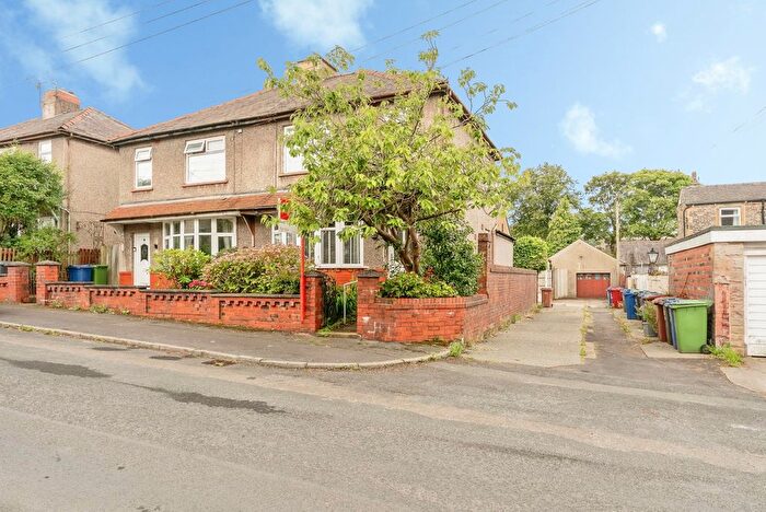 3 Bedroom Semi Detached House For Sale In Gainsborough Avenue, Burnley, Lancashire, BB11