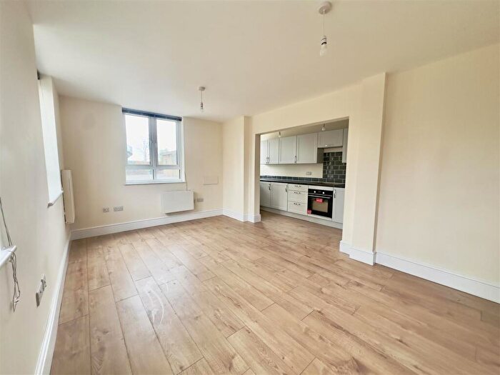 1 Bedroom Flat To Rent In West End House, West Street, Fareham, PO16