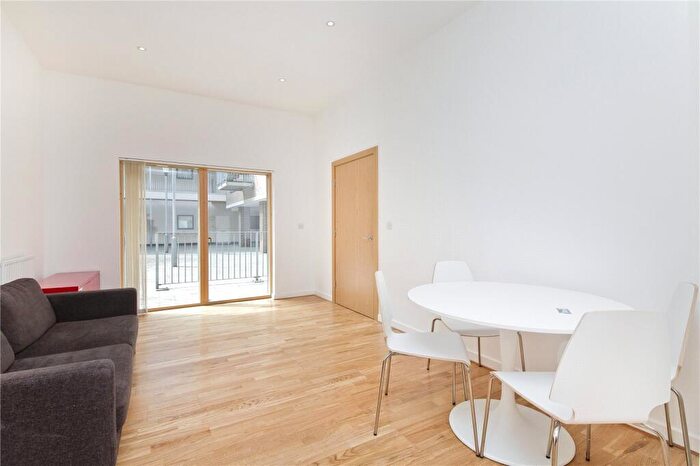 3 Bedroom Apartment To Rent In Dalston Lane, Hackney, London, E8